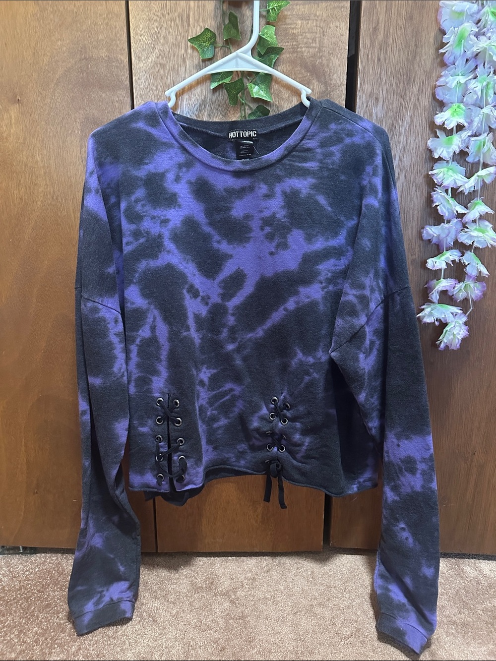Hot Topic Black & Purple Tie-Dye Lace-Up Crop Sweatshirt